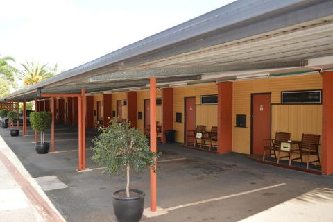 Motel Oasis - Travel Search 0
