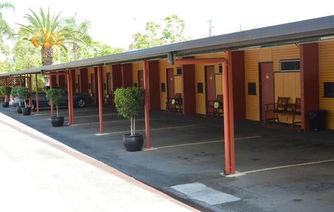 Motel Oasis - Travel Search 4