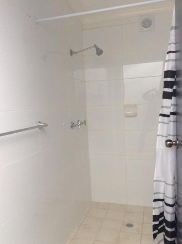Alpha Centauri 8 Budget Jindabyne Holiday Apartment - Travel Agents 6