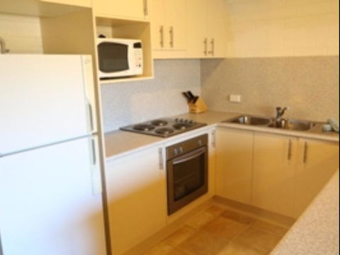 Alpha Centauri 8 Budget Jindabyne Holiday Apartment - Travel Agents 1