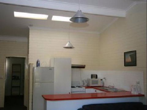 Alpha Centauri 8 Budget Jindabyne Holiday Apartment - Travel Agents 2