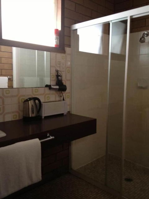 Rippleside Park Motor Inn - Travel Search 6