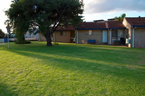 Esperance Beachfront Resort - Tourism Guide 0