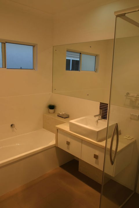 Clearwater Motel Apartments - Travel Agents 3