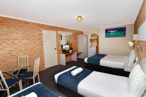Twofold Bay Motor Inn - Tourism Guide 4