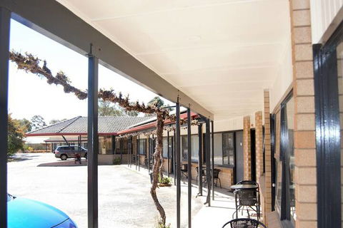 Civic Motor Inn - Tourism Guide 3