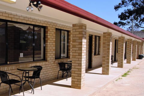 Civic Motor Inn - Tourism Guide 5