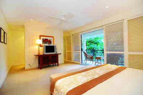 Plantation House 1 Spacious 4 Bedroom House Near Beach WIFI Netflix Telstra TV Playground Pool BBQ - Travel Agents 5