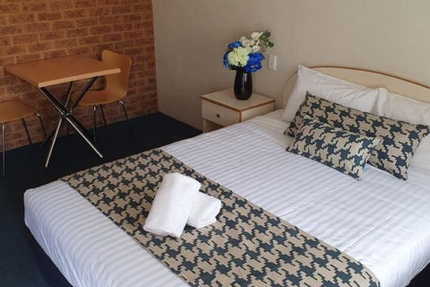 MAS Country Colonial Motor Inn - Tourism Guide 5