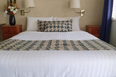 MAS Country Colonial Motor Inn - Tourism Guide 7
