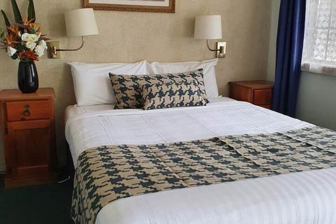MAS Country Colonial Motor Inn - Tourism Guide 4