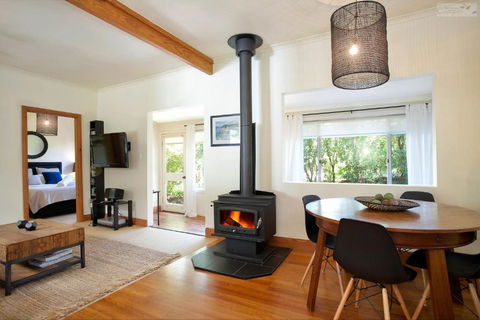 Stonewall Cottage For Two With Fireplace - Travel Search 3
