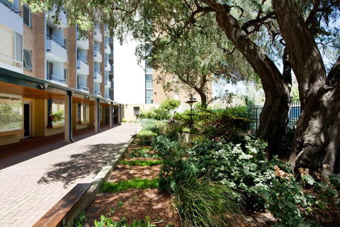 The Original Fremantle Apartment - Travel Search 6