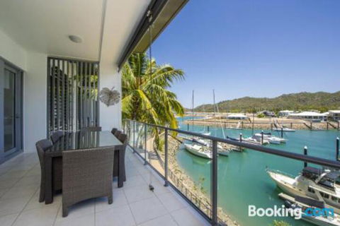Blue On Blue Penthouse Apartment 335 - Travel Search 2