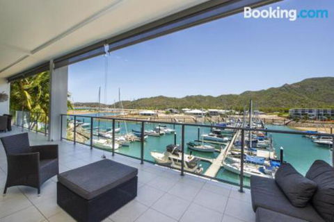 Blue On Blue Penthouse Apartment 335 - Travel Search 6