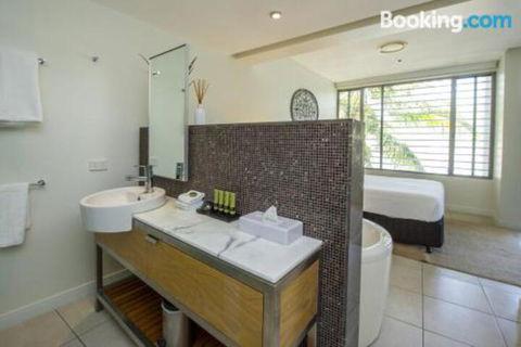 Blue On Blue Penthouse Apartment 335 - Travel Search 5