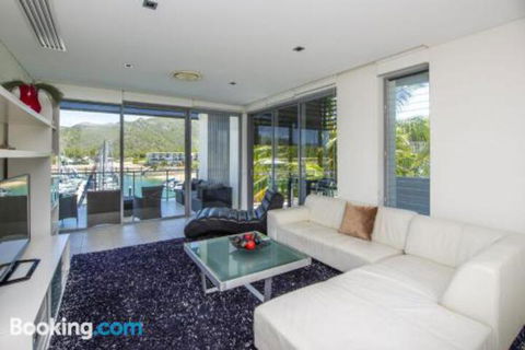 Blue On Blue Penthouse Apartment 335 - Travel Search 3