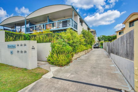 Rainbow Breezes 4 Rainbow Beach Townhouse With Breath Taking Ocean Views To Fraser Island - Travel Search 2