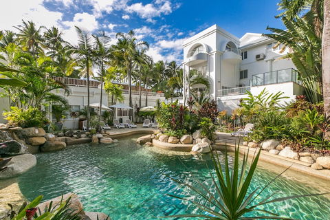 Belle Escapes - Absolute Beachfront Alamanda Resort 14 - Cruises Travel 4