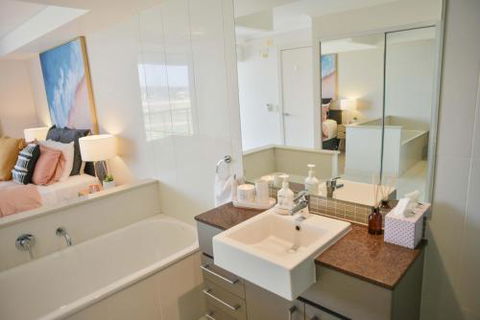 Heart Of The Sunny Coast 2 Resort Pools Gym NOW OPEN! Walk To Sunshine Plaza - Cruises Travel 2