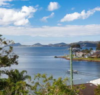 Iluka 46 Soldiers Point Rd Stunning Air Conditioned house with WIFI  Water Views