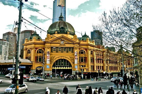 A Comfy & Central 2BR Apt Near Flinders Station - Tourism Guide 4