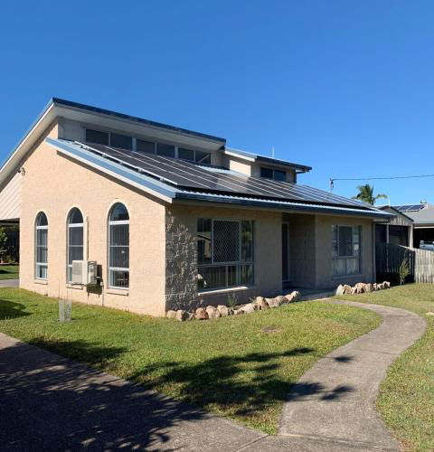 11 Anchovy Street Tin Can Bay Summer Haven Coastal Retreat - Travel Search 0