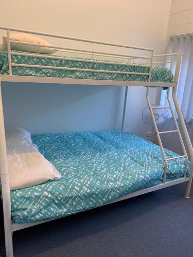 11 Anchovy Street Tin Can Bay Summer Haven Coastal Retreat - Travel Search 5