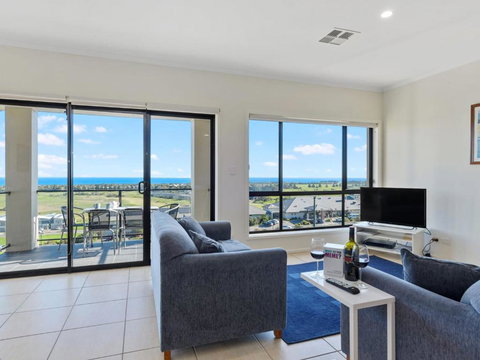 Tickys Dream 18 Turnberry Drive - Travel Agents 5