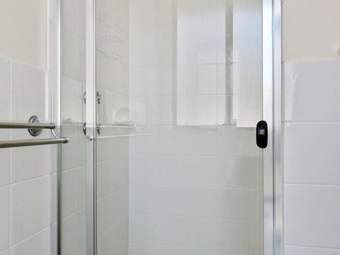 Tickys Dream 18 Turnberry Drive - Travel Agents 4