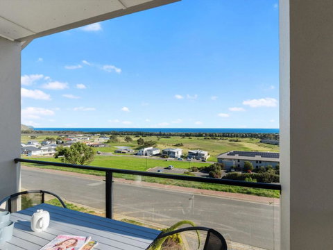 Tickys Dream 18 Turnberry Drive - Travel Agents 3