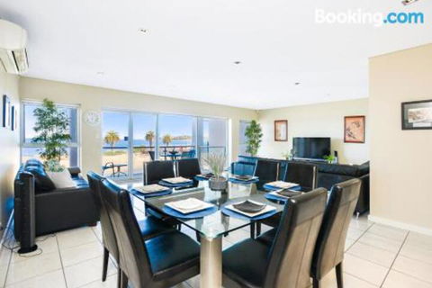 Bayline Beachfront Apartment No 4 - Travel Search 4