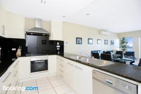Bayline Beachfront Apartment No 4 - Travel Search 3