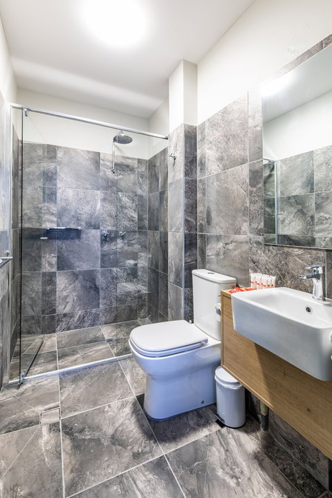 Nightcap At Commercial Hotel - Travel Agents 6