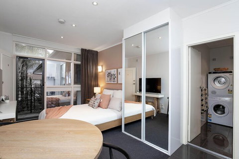 Former Dress Circle Nth Adelaide Apt With Aircon - Travel Agents 6