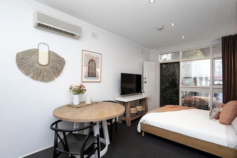 Former Dress Circle Nth Adelaide Apt With Aircon - Travel Agents 5