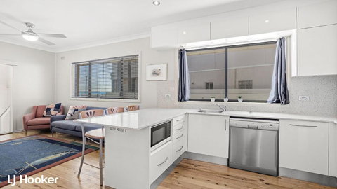 Yacaaba Beautiful Waterfront Location - Tourism Guide 6