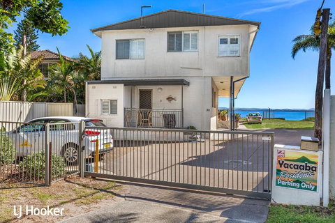 Yacaaba Beautiful Waterfront Location - Tourism Guide 1