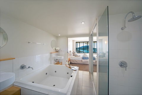 The Hamptons On Airlie - Tourism Guide 5