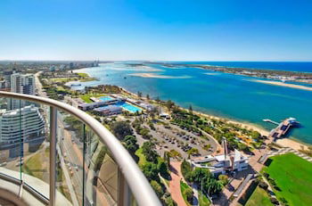 Luxury 3BR Apt With Incredible Views - Travel Search 6