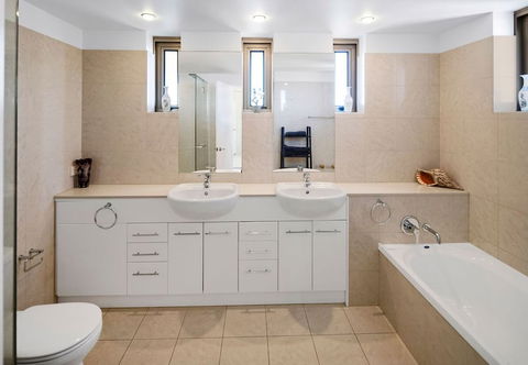 Luxury 3BR Apt With Incredible Views - Travel Search 3