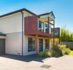 Beachside Villa Cowes - Travel Agents
