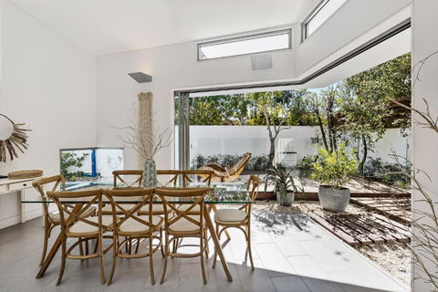 Ultimate Light & Space Noosa Heads - Travel Search 2