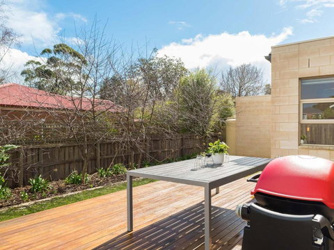 Retreat On Albert - Travel Agents 6