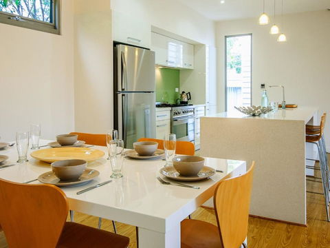 Ironbark On Dolphin - Travel Agents 1