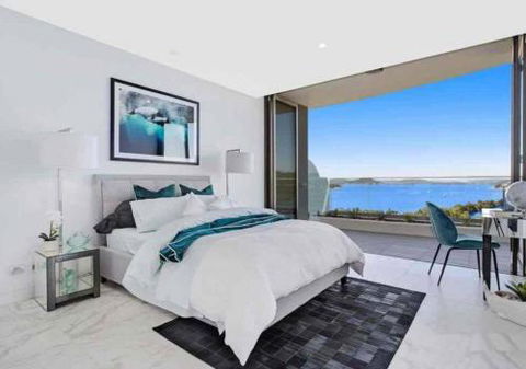 Stylish Penthouse With Views & Jacuzzi - Cruises Travel 4