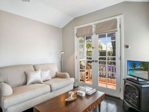 Cottage 1 Hyams Beach Seaside Cottages - Tourism Guide 3