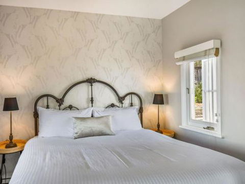 Cottage 1 Hyams Beach Seaside Cottages - Tourism Guide 4