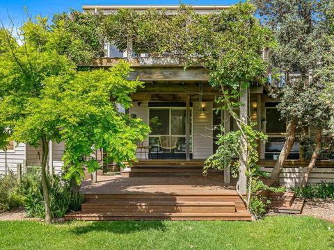 The Deck House - Travel Agents 3
