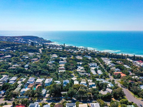 The Peachy Life Sunshine Beach - Travel Search 6